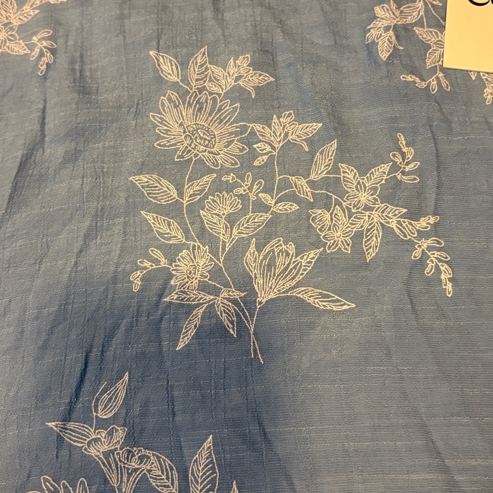 NWT Cece Floating Florals Top. Medium - Picture 2 of 6